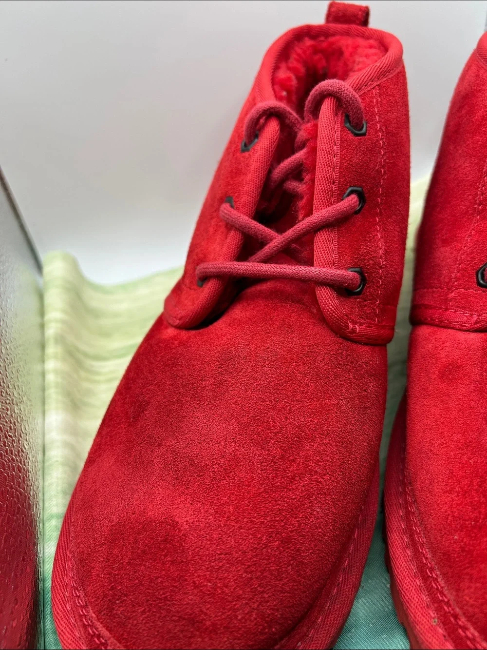 Ugg Men’s Neumel Suede Chukka Boots in Red size 7 (Women 8.5) Very Good Cond